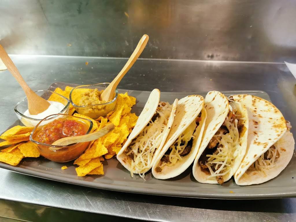 Indians tex mex Burger Martigues - Dish Food Cuisine Taco Ingredient
