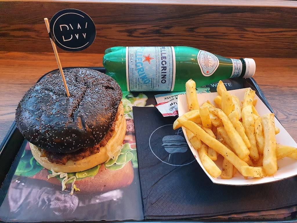 Black & White Burger Boulogne-Billancourt Boulogne-Billancourt - Food Tableware Ingredient Fast food French fries