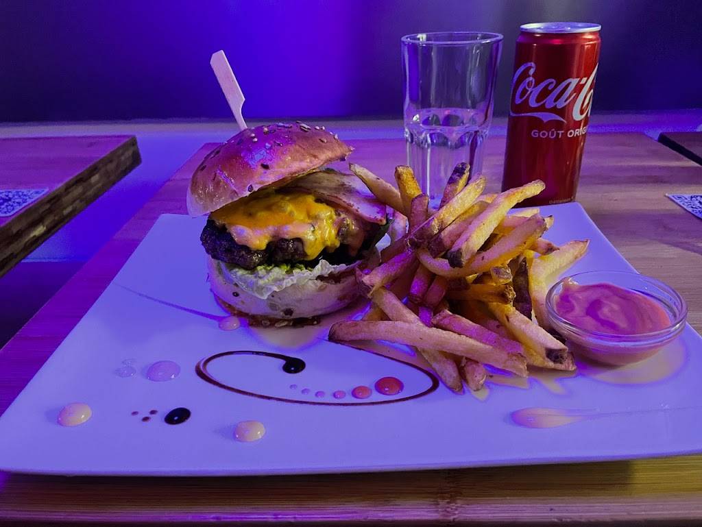 XV Burger Paris - Food Tableware Table Purple Staple food