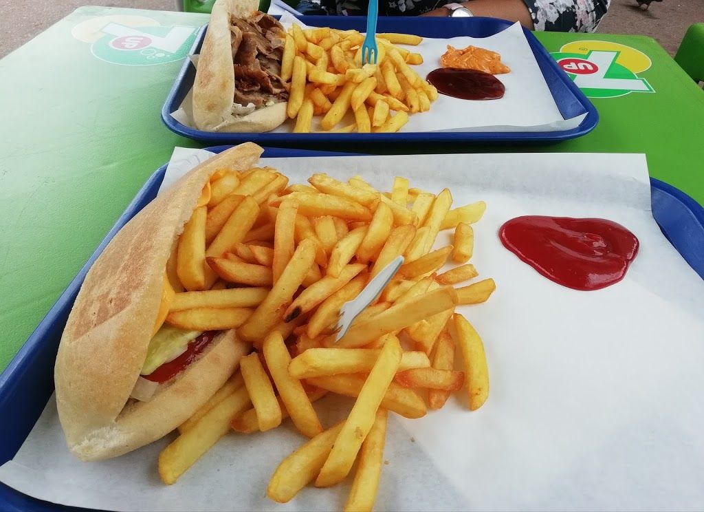 Bosphore Restauration Cergy - Dish Food French fries Junk food Fast food