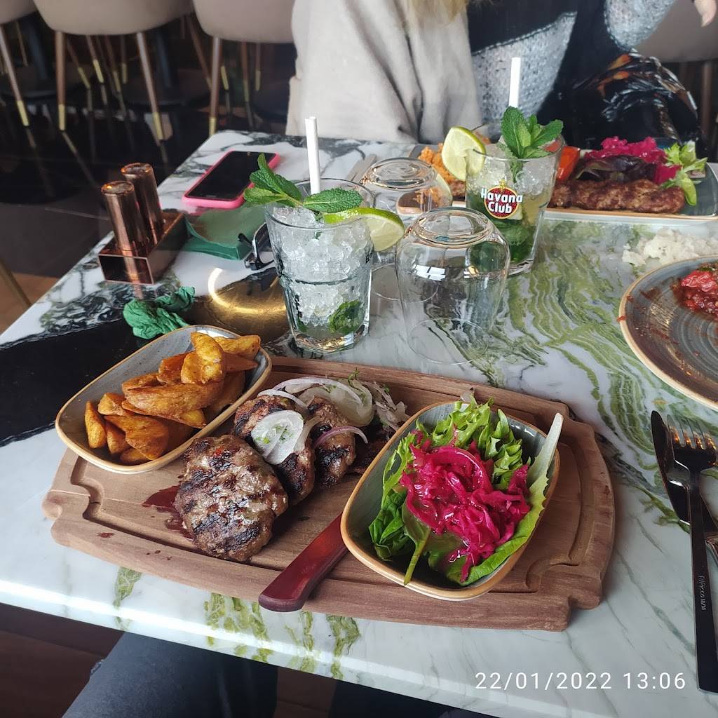 Sahne Lyon Saint-Bonnet-de-Mure - Food Tableware Table Green Ingredient