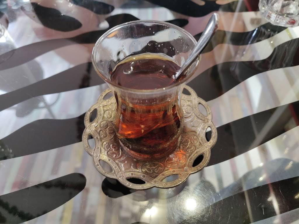 Le Mezze du chef çig köfte Paris - Drink Chinese herb tea Liqueur Tea Glass