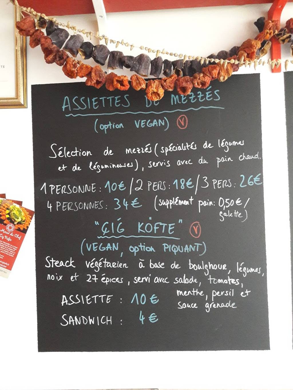 Le Mezze du chef çig köfte Paris - Blackboard Text Menu Font Banner