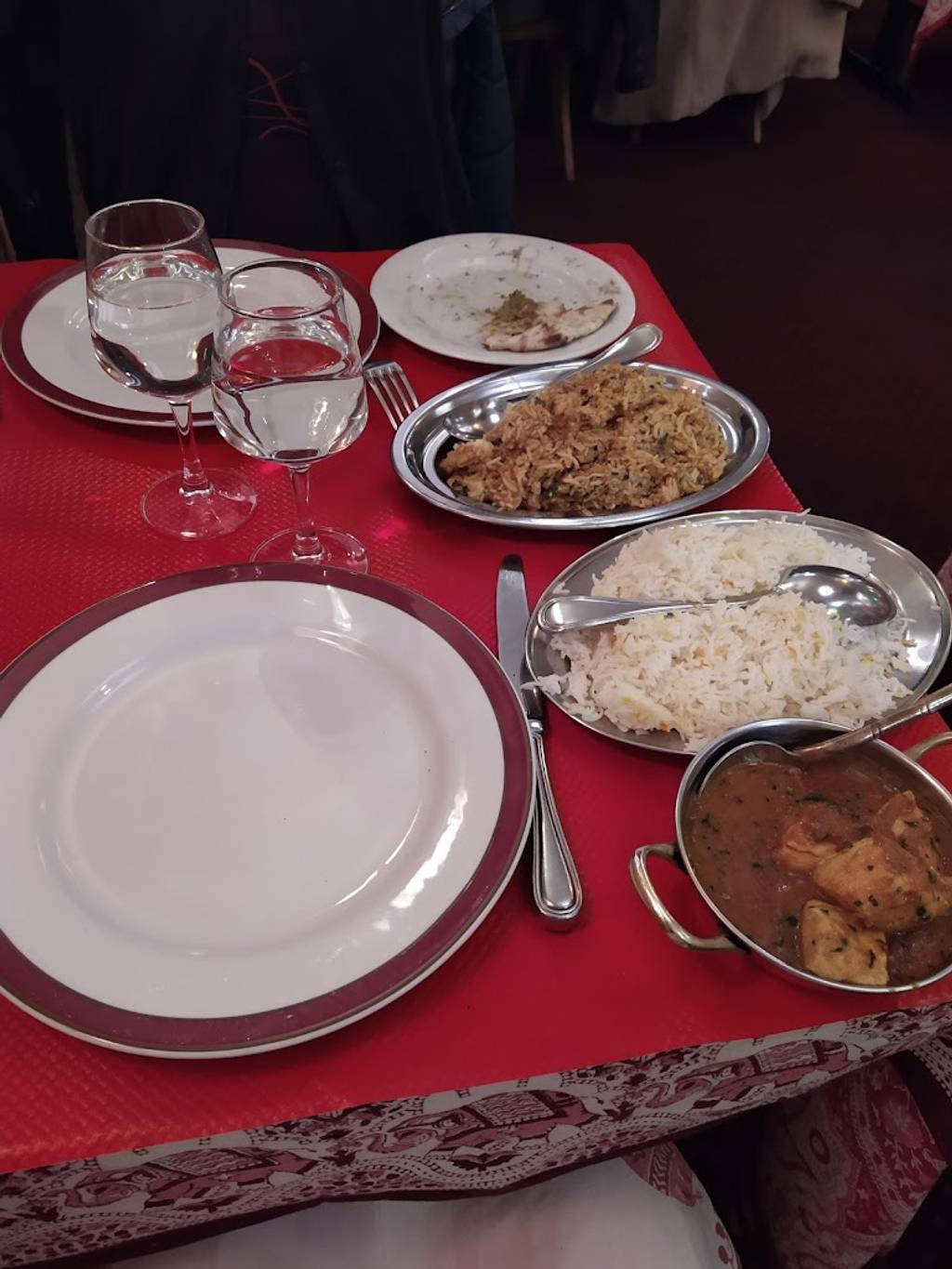 Restaurant Agra Laval Laval - Tableware Table Furniture Dishware Food