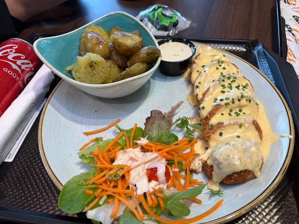 Beegee'z Café ⚡️🍔 Flins-sur-Seine - Food Tableware Ingredient Dishware Vegetable