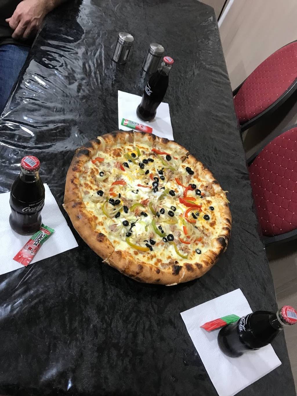 La Vendinoise - Pizzeria Vendin-le-Vieil - Food Pizza Tableware Table Recipe