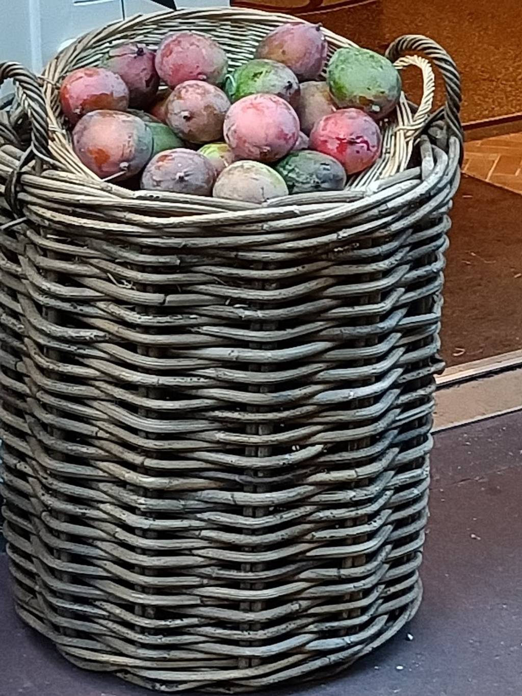 SO'FOOD Place Cauchoise Rouen - Food Plant Fruit Basket Storage basket