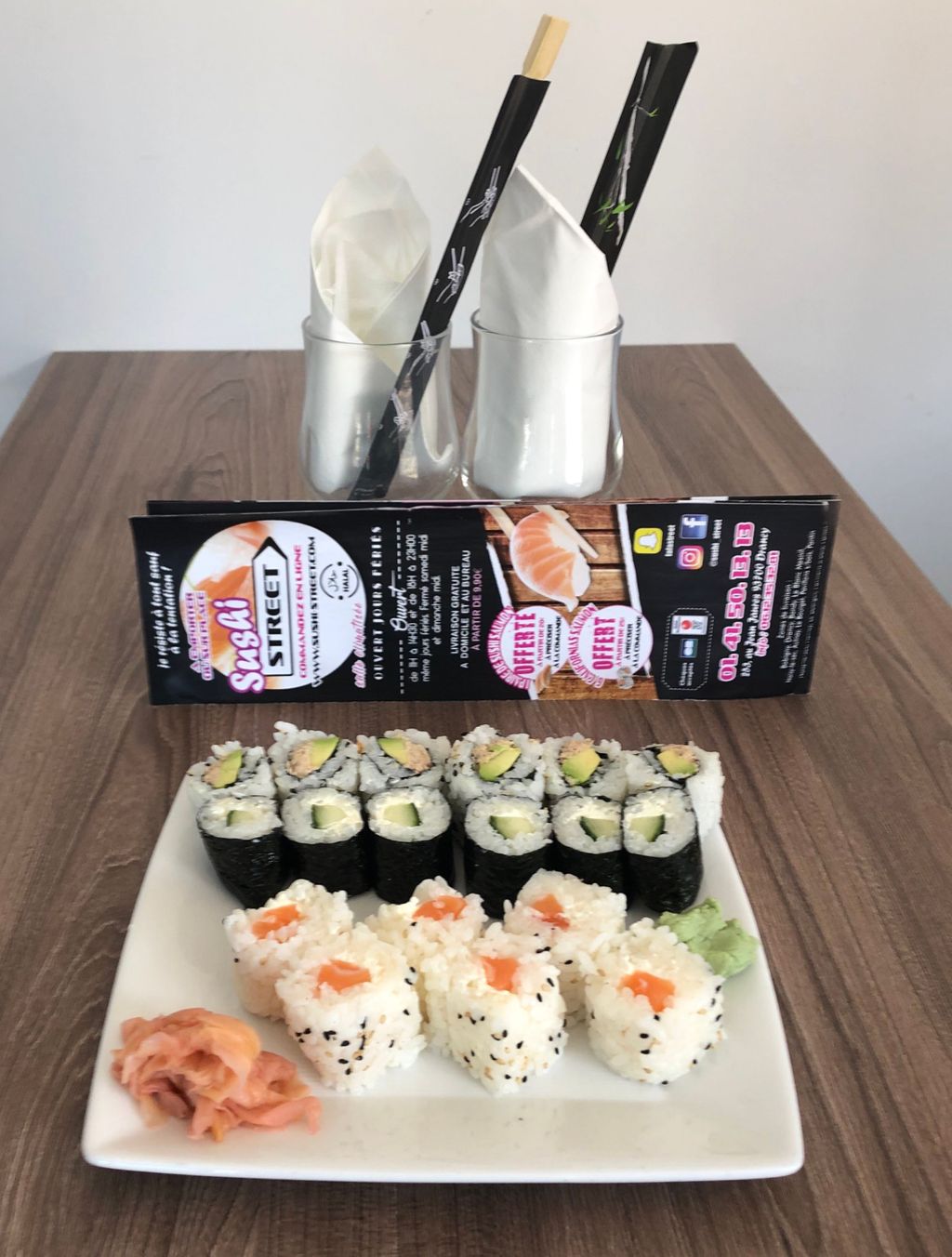 Sushi street Japonais Drancy - Gimbap Sushi Food Dish Chopsticks