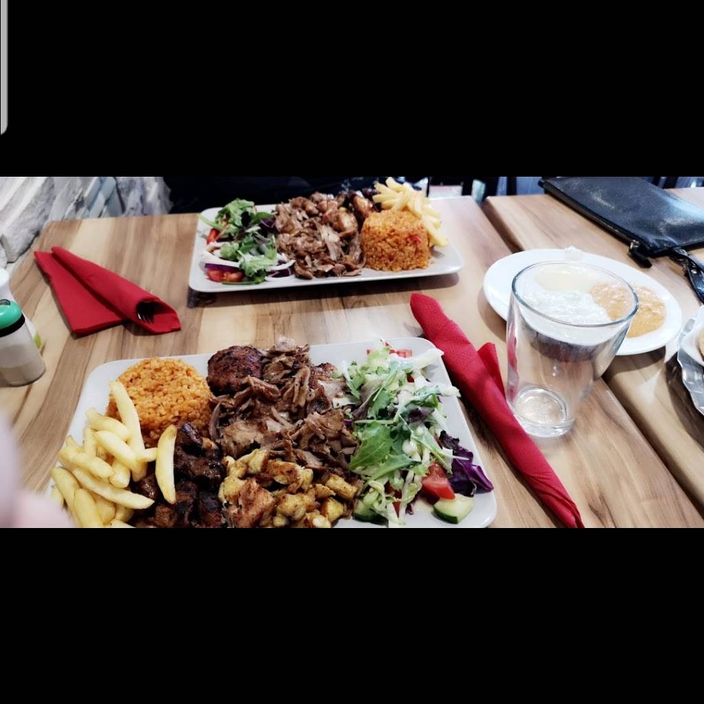 Grill Étoile · Kebab Restaurant Charenton-le-Pont - Food Tableware Table Ingredient Recipe