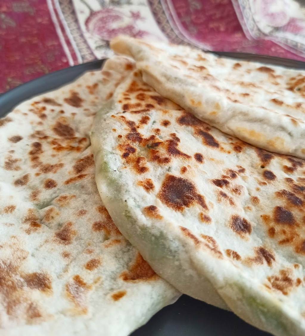 ARMEN RESTAURANT Villeurbanne - Food Dish Bazlama Cuisine Naan