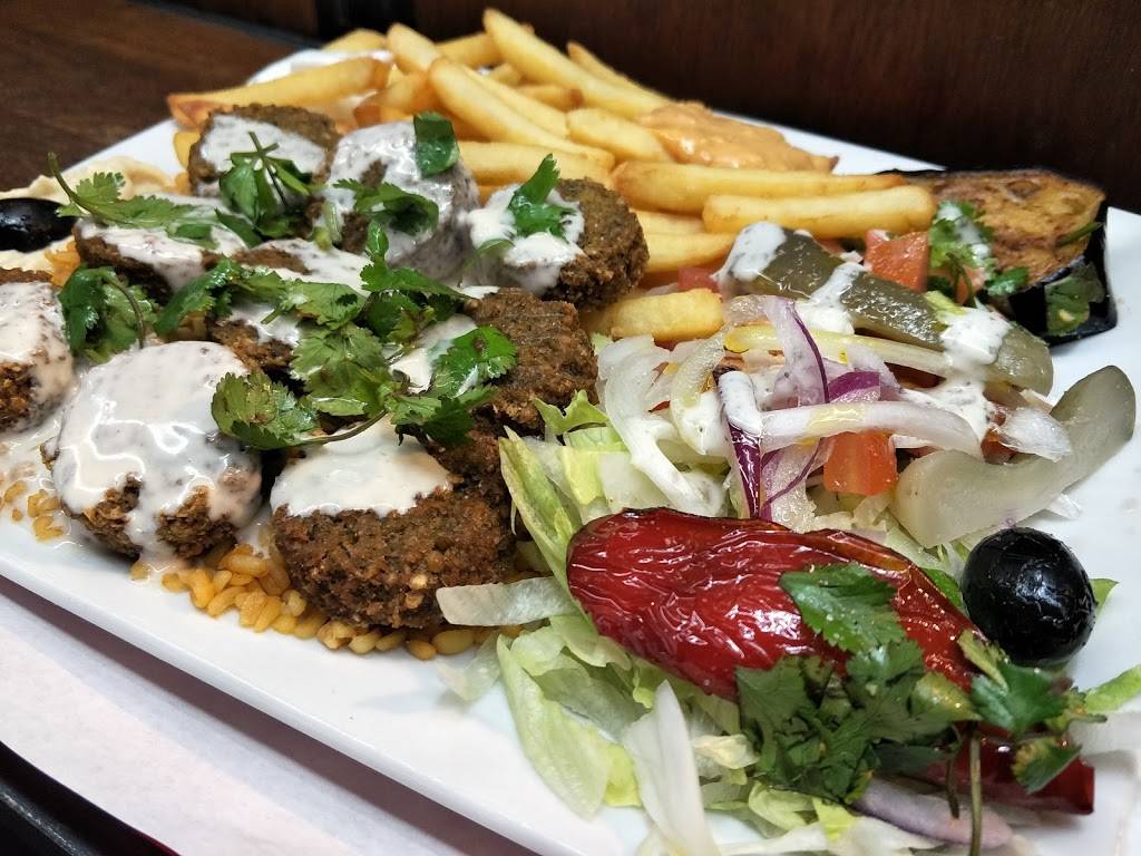 Chez Cleopatre. (Kebab - Burger) Paris - Dish Food Cuisine Ingredient Greek salad