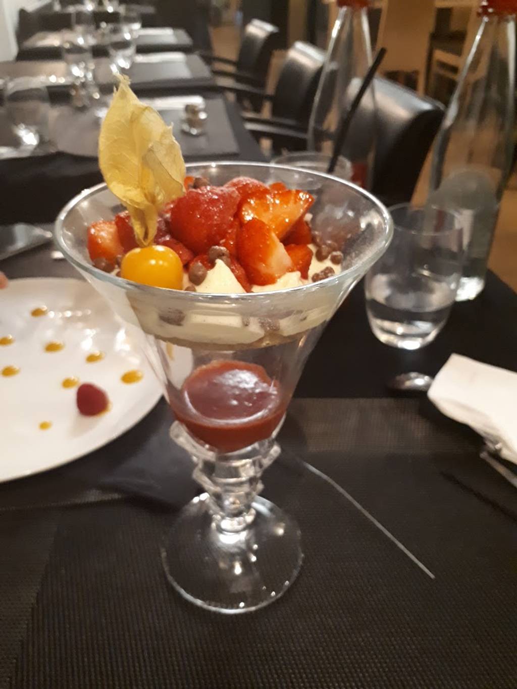 Le Crystal Paris Paris - Food Cuisine Dish Fruit cup Sundae