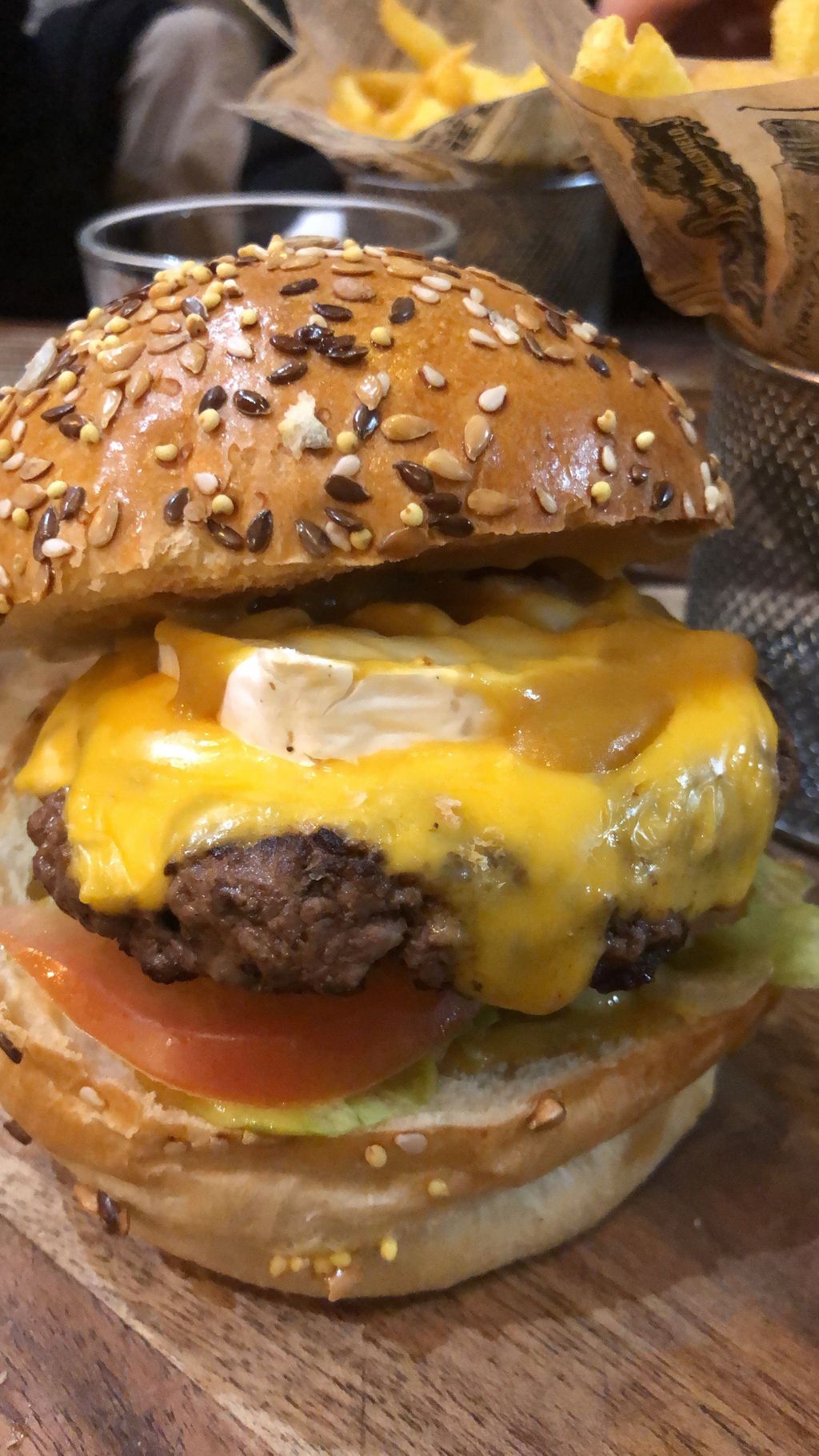 Le Guest House Brasserie Saint-Gratien - Dish Food Cuisine Hamburger Buffalo burger