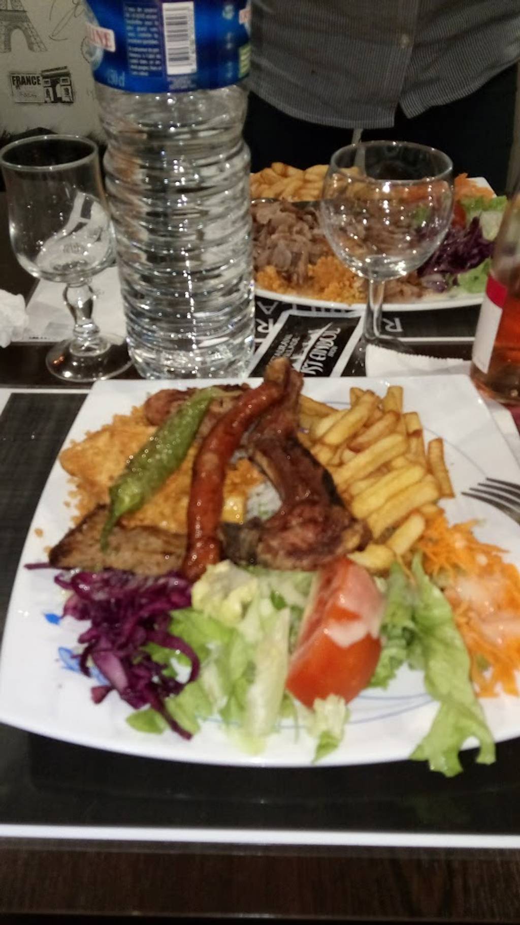 Restaurant Istanbul Grillades kenan au feu de bois Burger Bron - Dish Food Cuisine Ingredient Meal