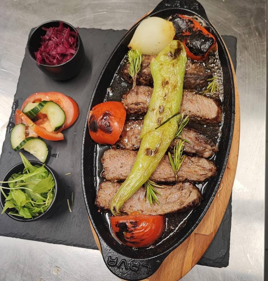 özgül barbecue Le Mans - Food Tableware Ingredient Recipe Leaf vegetable