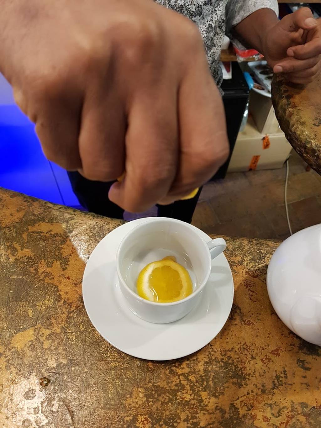 Adulis restaurant Paris - Food Dish Egg yolk Egg Hand