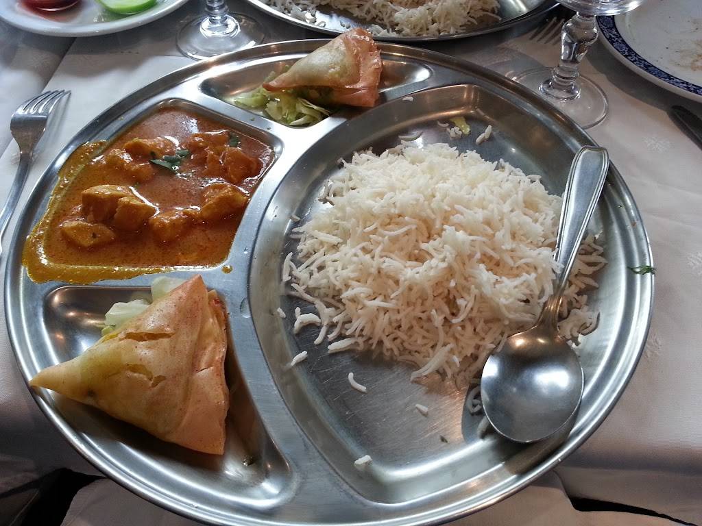 Délices du Kashmir Nanterre - Food Tableware Plate Fork Table