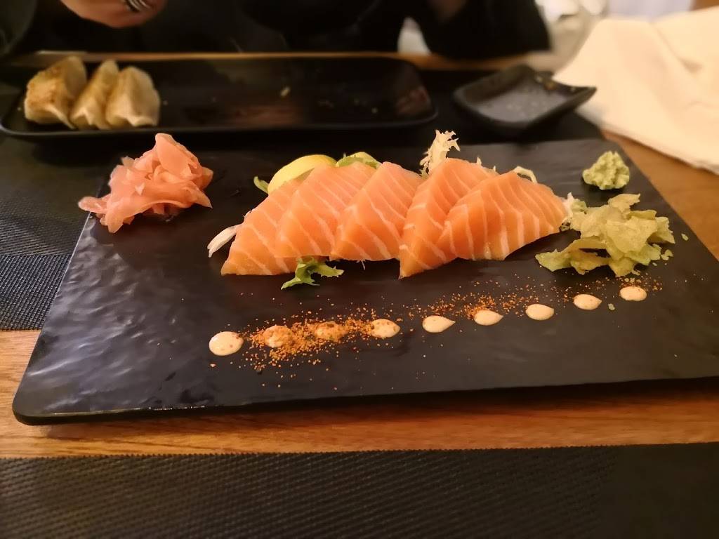 The Red & Luna Grillades Nantes - Dish Cuisine Sashimi Food Smoked salmon