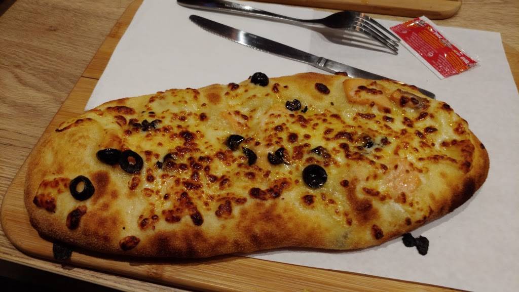 Mamma Calzone Pizza Trappes - Dish Food Cuisine Naan Ingredient