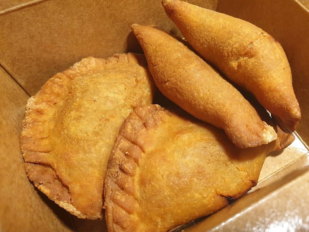 Afrik'N'Fusion Paris - Dish Food Empanada Khuushuur Curry puff