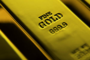 純金積立とは。メリットやリスク、注意点を紹介