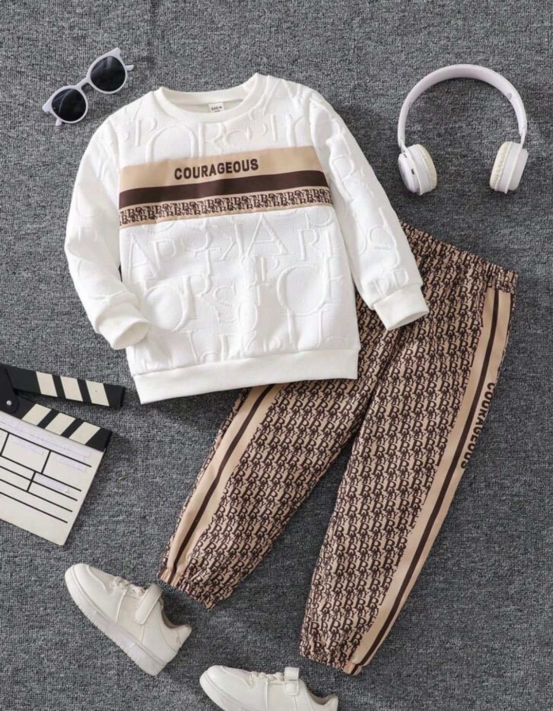 Set Sweat-Shirt à capuche et pantalon Taille 4-5 ans