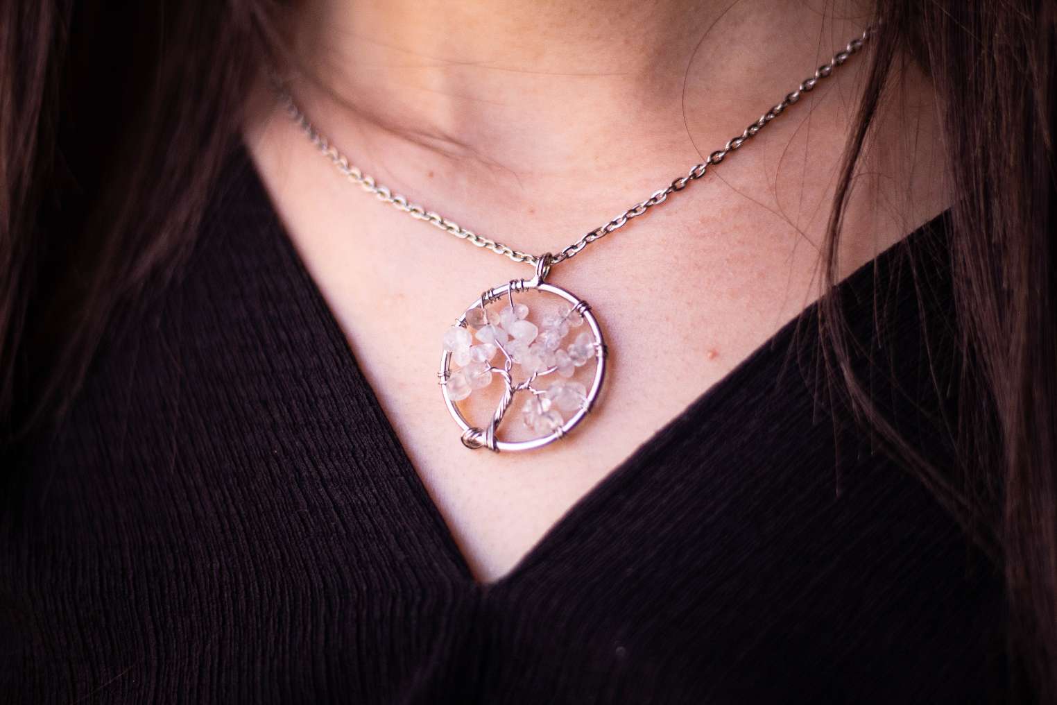 Collier à pendentif prisme hexagonal en Quartz rose • Colliers and Co