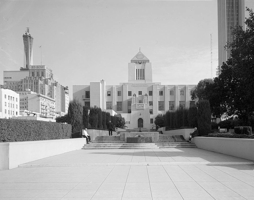 Vintage black and white photo of the facade of the Los Angeles Public Library