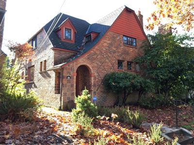 Robert Mueller House  Prairie style houses, Frank lloyd wright homes,  Craftsman exterior