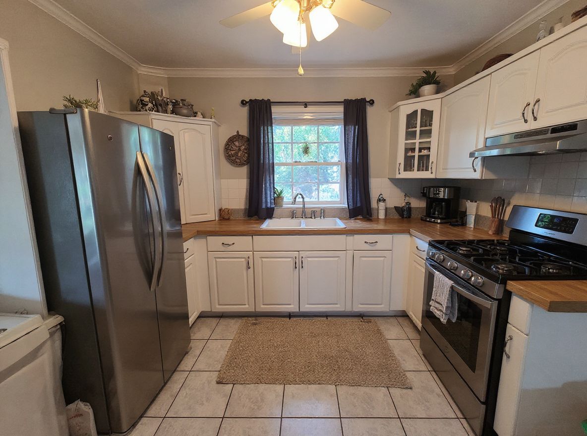 Rustic Kitchen Charm: White & Grey Elegance