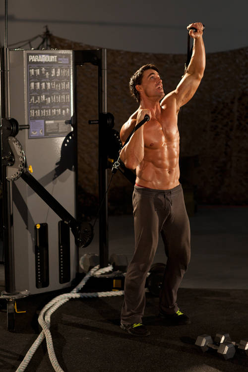Alternating Cable Shoulder Press — end position, working the shoulders