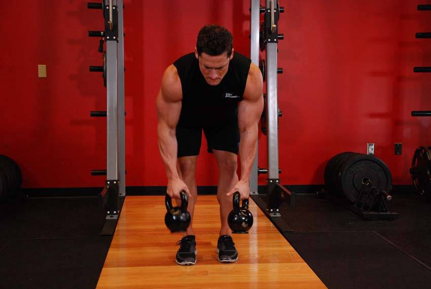 Alternating Kettlebell Row — starting position, working the middle back