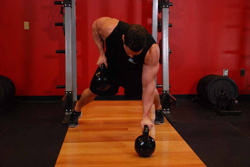 Alternating Renegade Row — end position, working the middle back