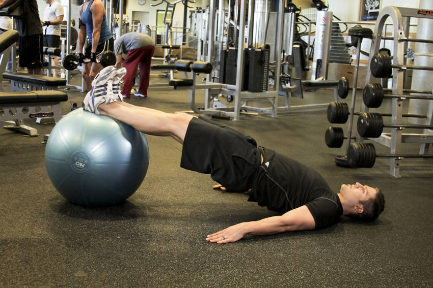 Ball Leg Curl — starting position, working the hamstrings