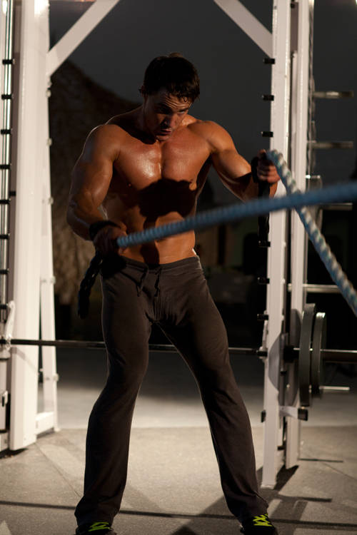 Battling Ropes — end position, working the shoulders