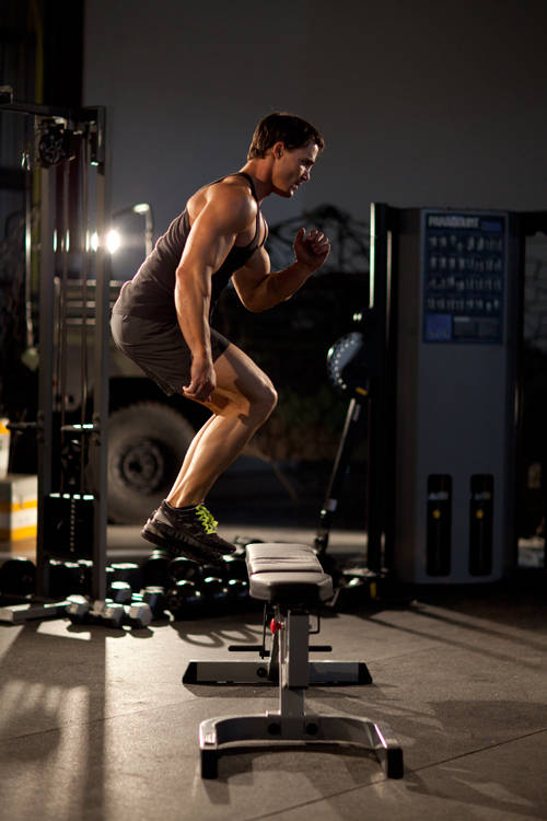 Bench Sprint — end position, working the quads
