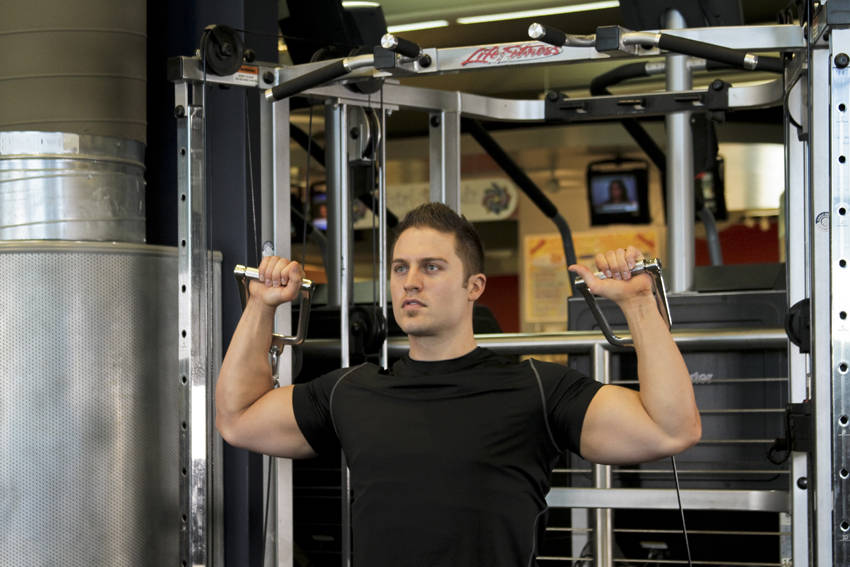 Cable Shoulder Press — starting position, working the shoulders