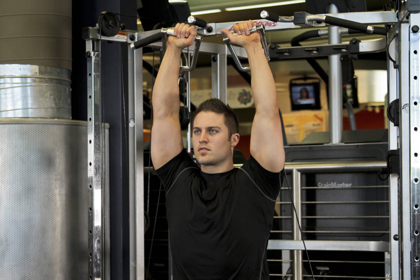 Cable Shoulder Press — end position, working the shoulders