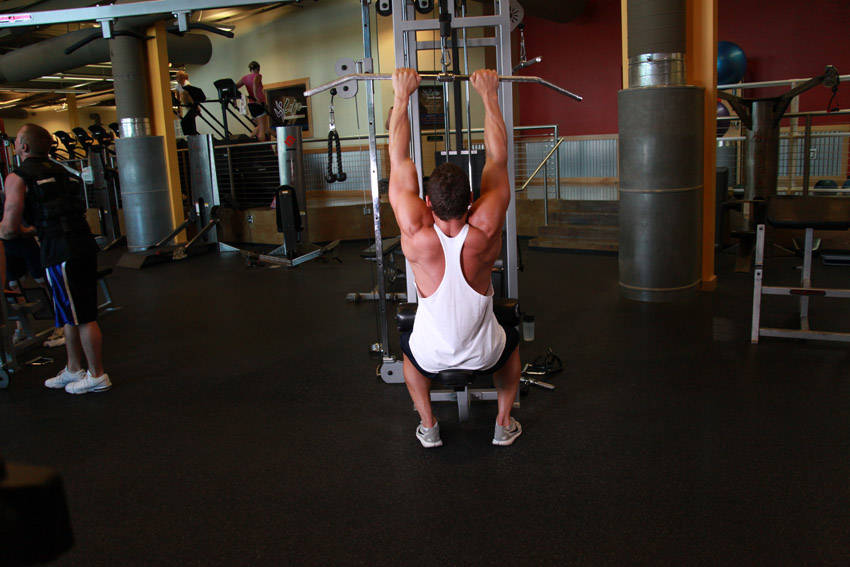 Close-Grip Front Lat Pulldown — starting position, working the lats