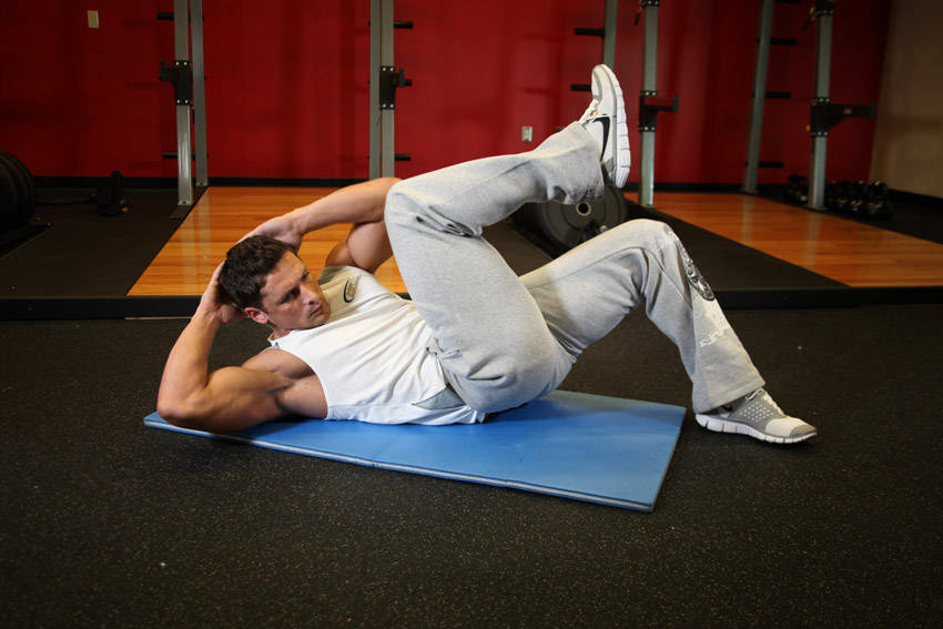 Cross-Body Crunch — end position, working the abs