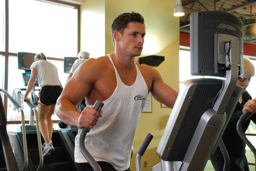 Elliptical Trainer — end position, working the quads