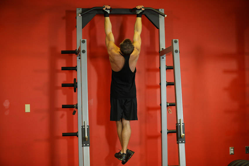 Gironda Sternum Chins — starting position, working the lats