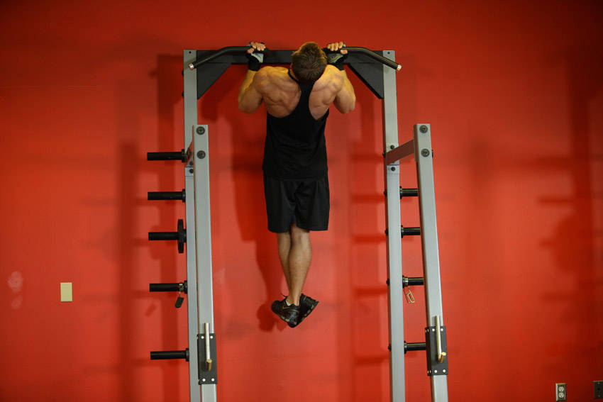 Gironda Sternum Chins — end position, working the lats
