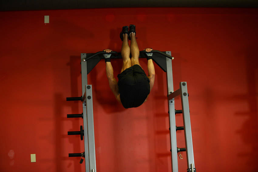 Hanging Pike — end position, working the abs