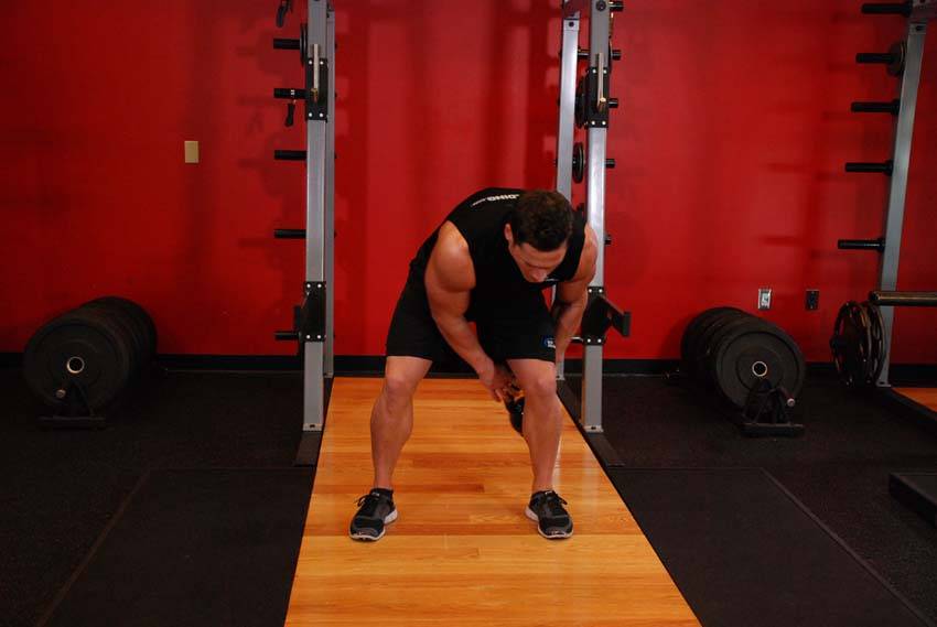 Kettlebell Figure 8 — starting position, working the abs