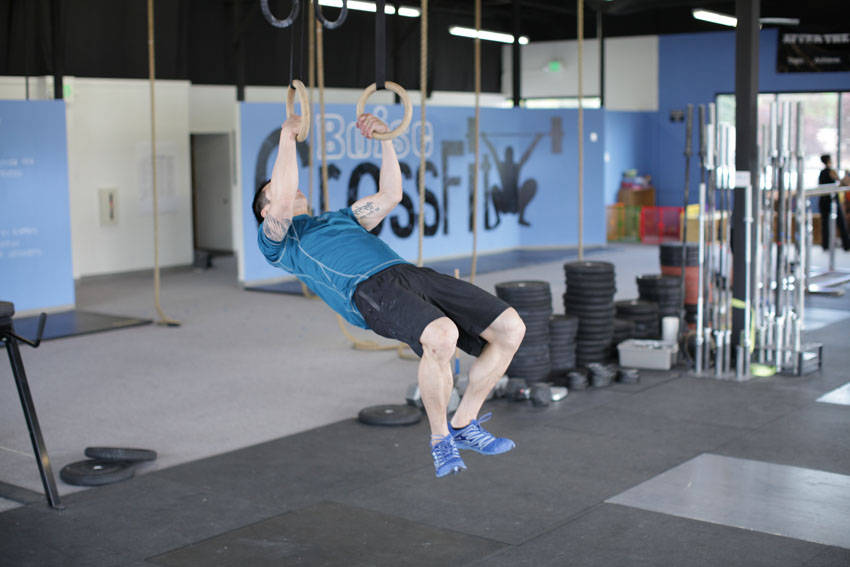 Kipping Muscle Up — end position, working the lats