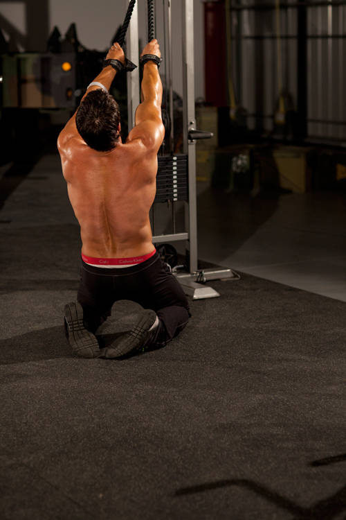 Kneeling High Pulley Row — starting position, working the lats