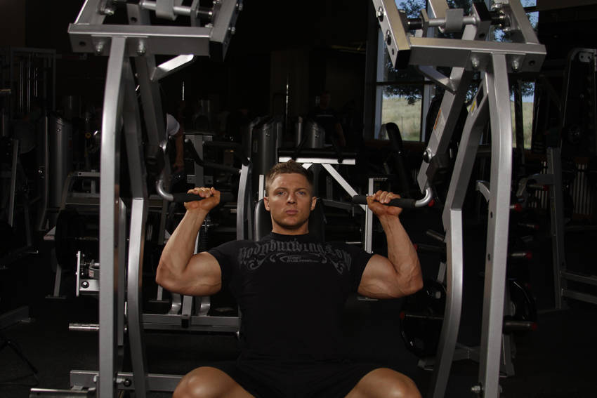Leverage Shoulder Press — starting position, working the shoulders