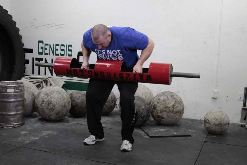 Log Lift — end position, working the shoulders