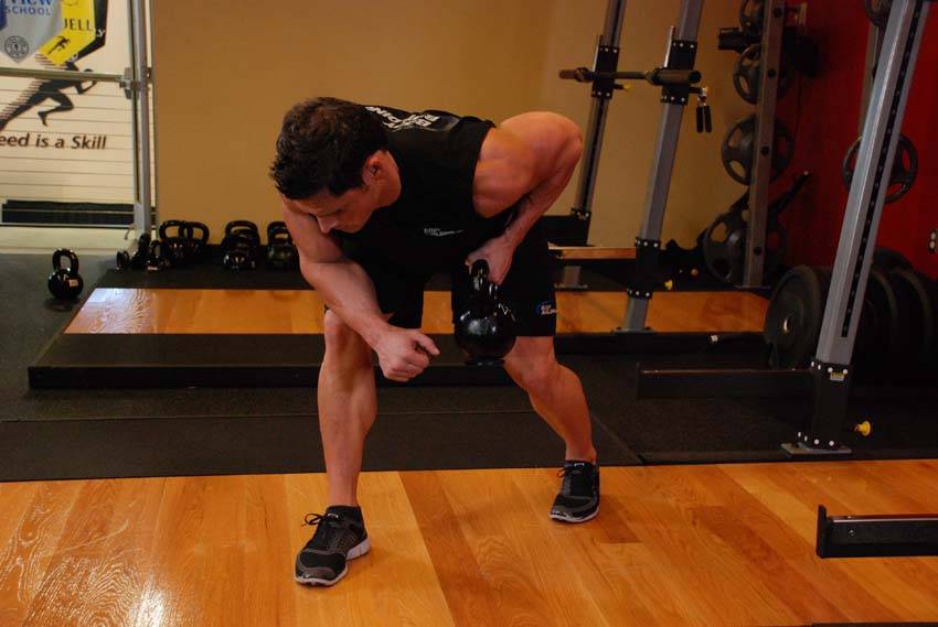 One-Arm Kettlebell Row — end position, working the middle back